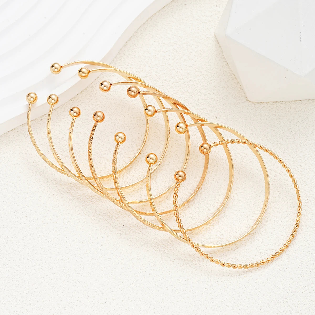 Set of 7 Women’s Bracelets Elegance & Style in Every Deta