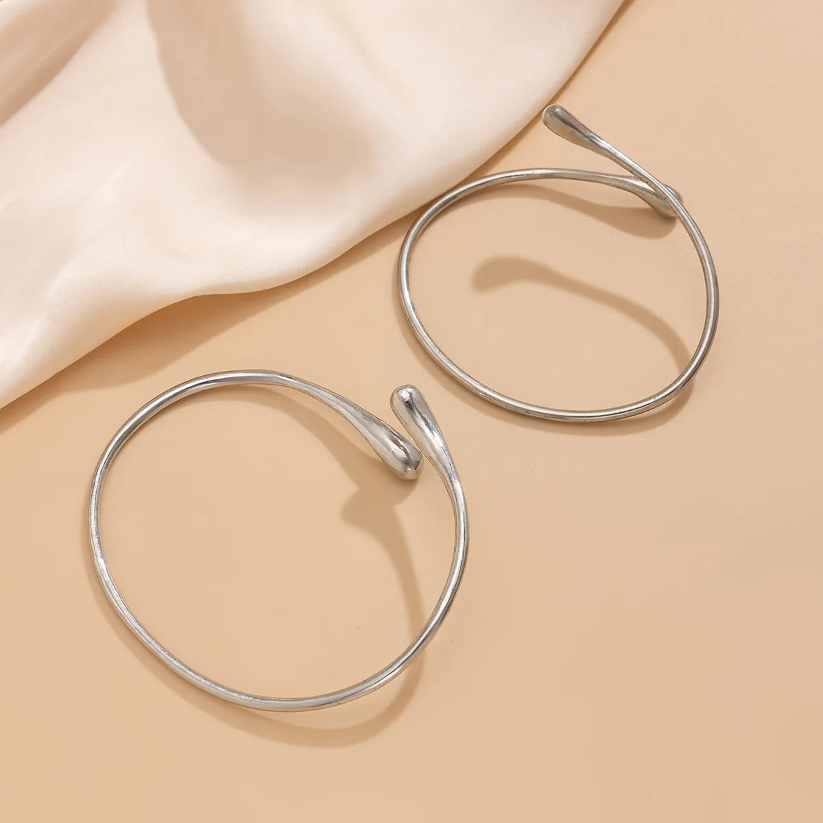 Women’s Adjustable Gold Arm Bracelet Minimalist Style