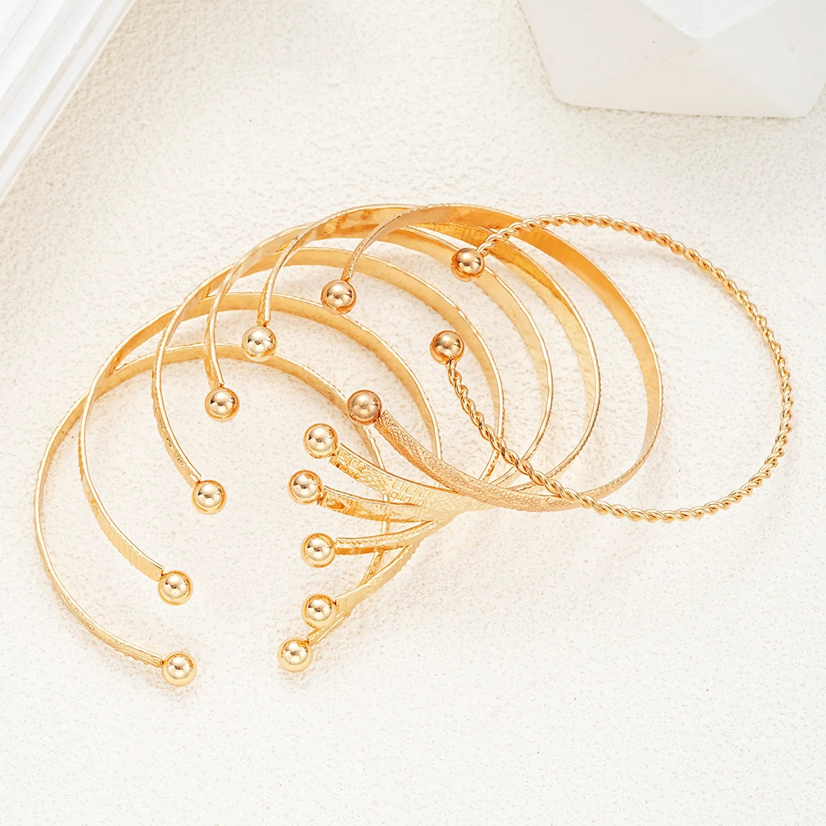 Set of 7 Women’s Bracelets Elegance & Style in Every Deta
